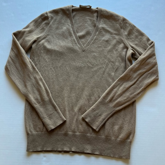Everlane The Cashmere V-Neck in Camel Sweater M - Picture 3 of 14